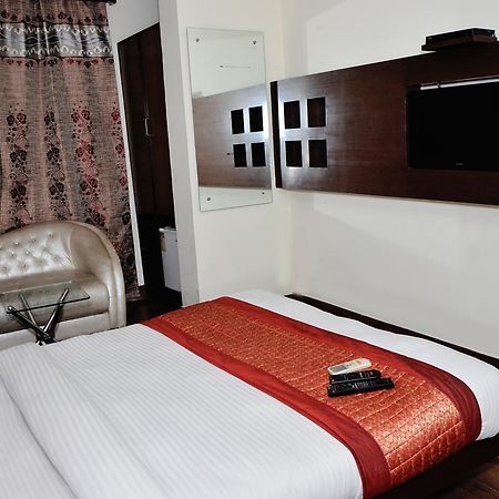 Oyo 18753 Hotel Glance Inn New Delhi Luaran gambar