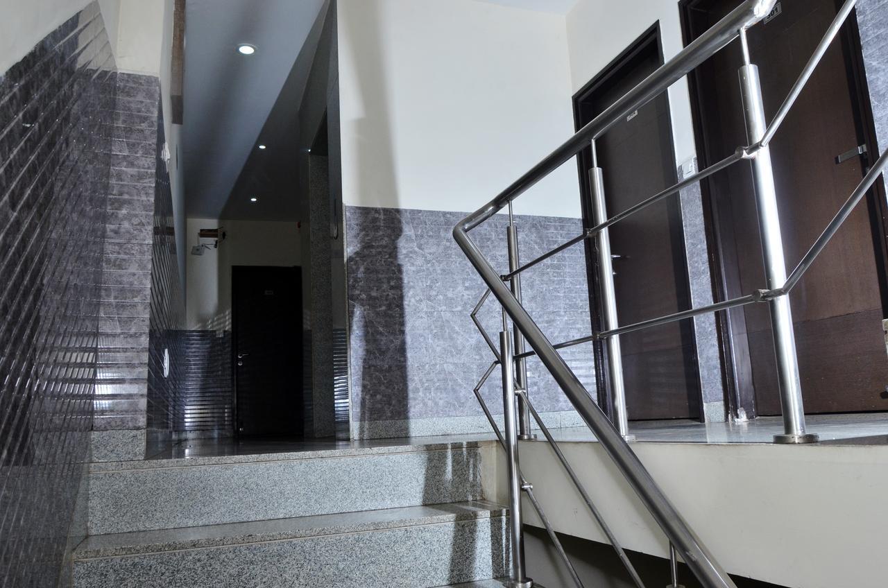Oyo 18753 Hotel Glance Inn New Delhi Luaran gambar