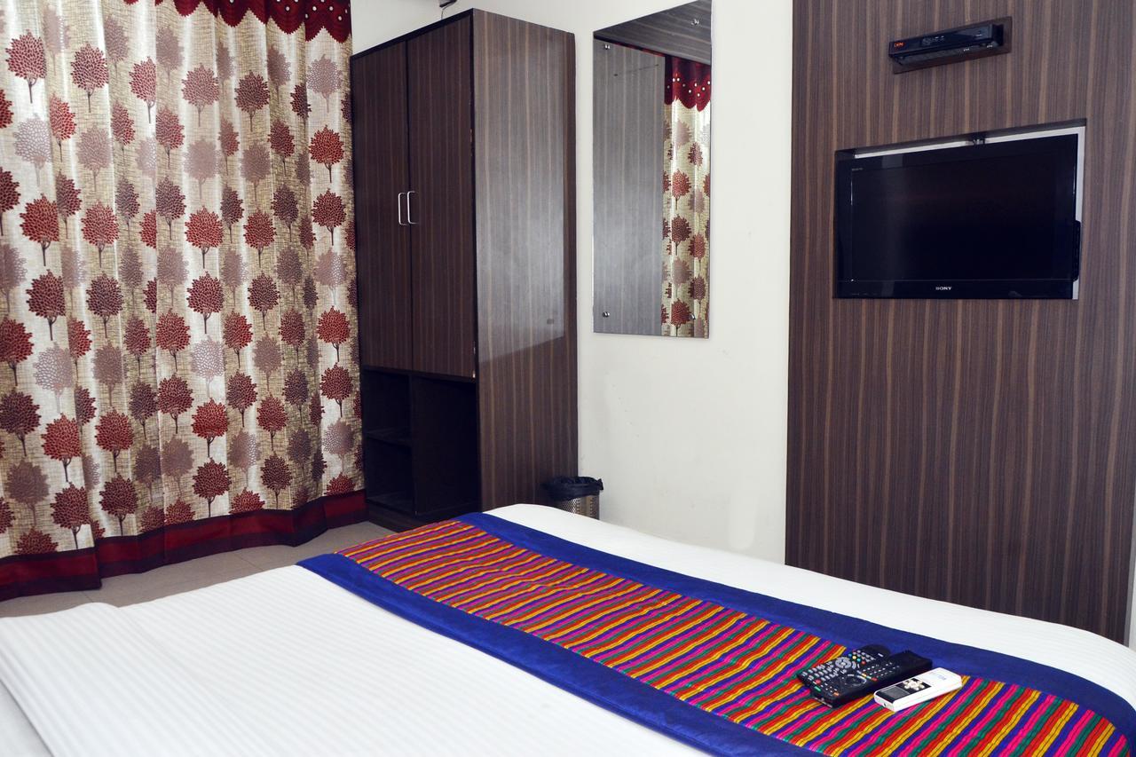 Oyo 18753 Hotel Glance Inn New Delhi Luaran gambar