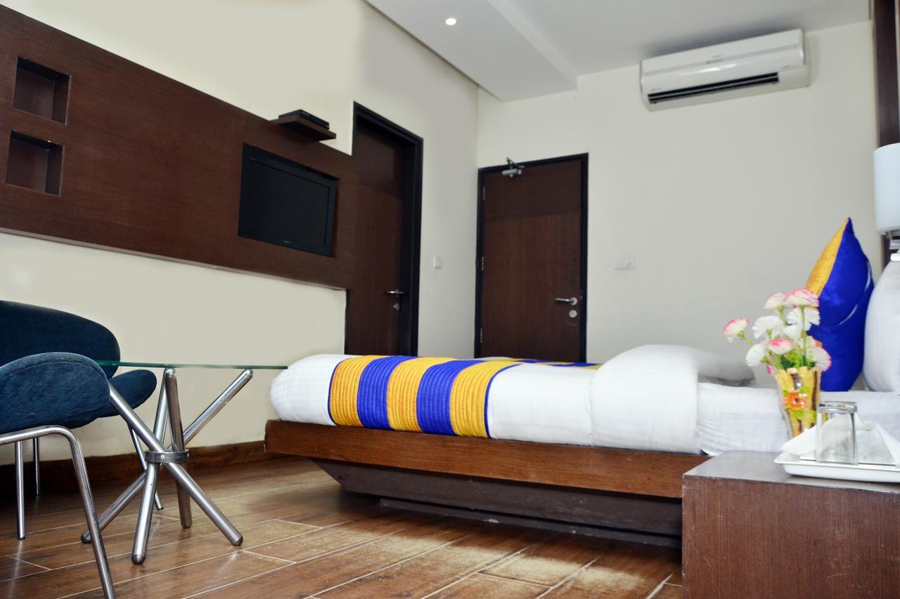 Oyo 18753 Hotel Glance Inn New Delhi Luaran gambar